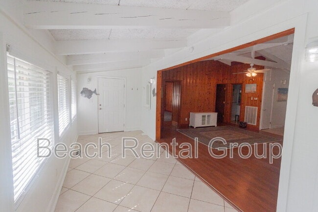 Building Photo - 4718 Seaview St