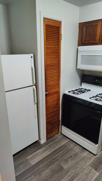 Building Photo - 4118 W Forest Park Ave