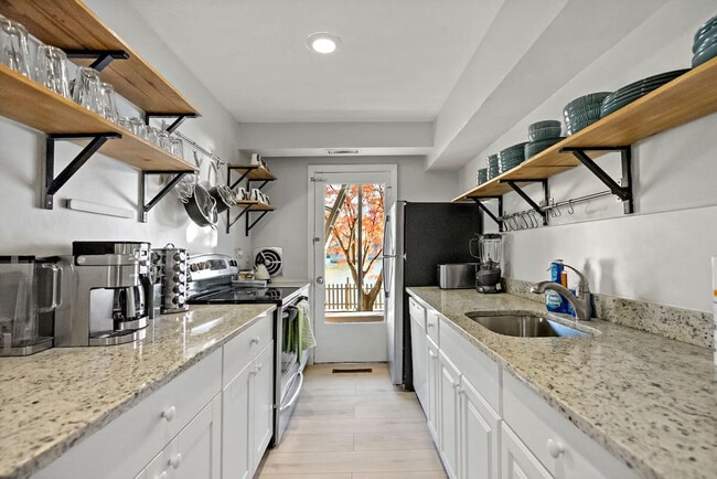 Building Photo - 3303 Water St NW