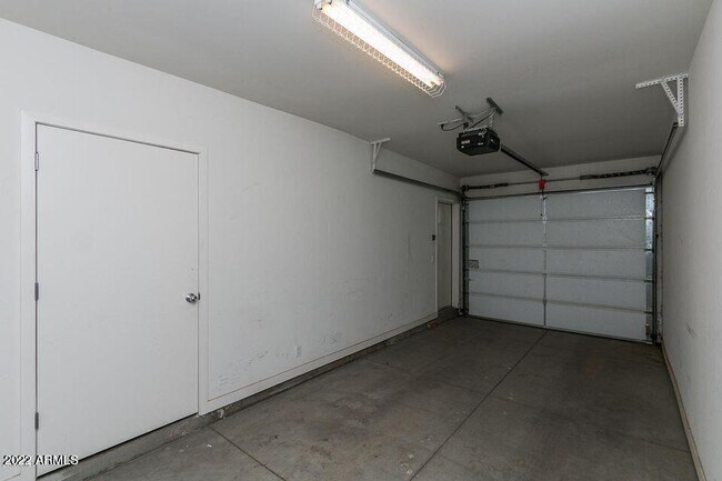Building Photo - 777 W Roosevelt St
