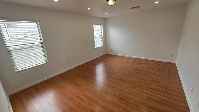 Building Photo - 15537 W Gelding Dr