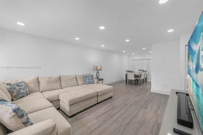 Building Photo - 1356 Pelican Ct