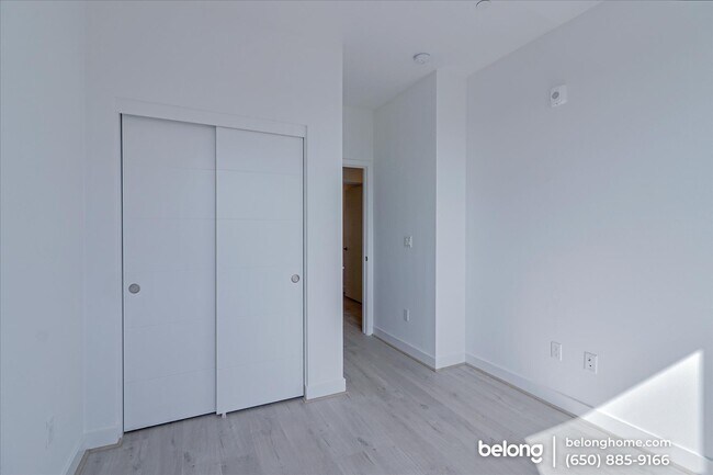 Building Photo - 105 Uptown Cir