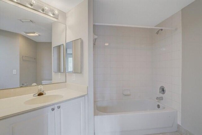 Building Photo - 1700 Crestwood Ct S