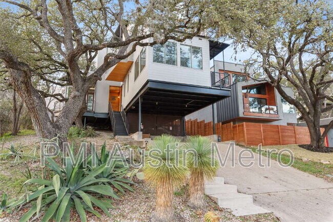 Building Photo - 2612 Carnarvon Ln