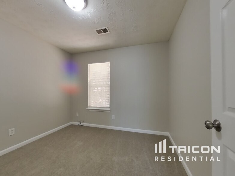 Building Photo - 6844 Bridgewood Dr