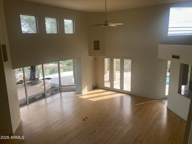 Building Photo - 6301 E Hummingbird Ln