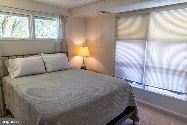 Building Photo - 6519 Byrnes Dr