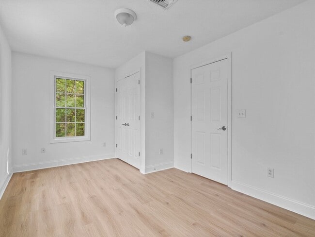 Building Photo - 40 Brattle St