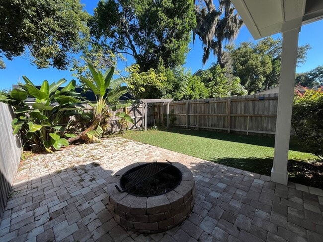 Building Photo - 2697 E Washington St