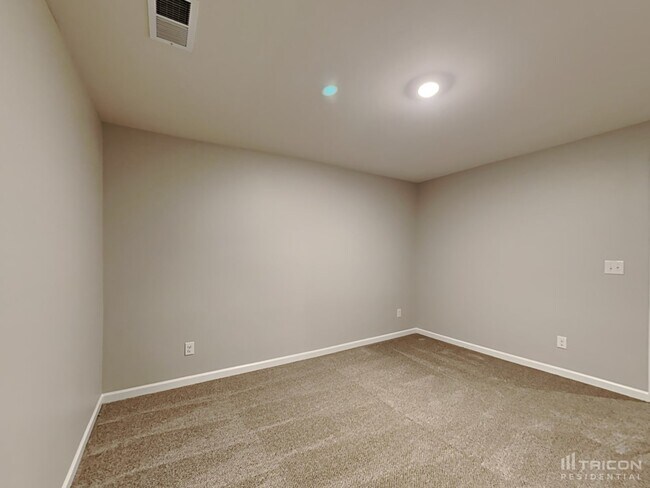 Building Photo - 533 Elmwood Pond Ct