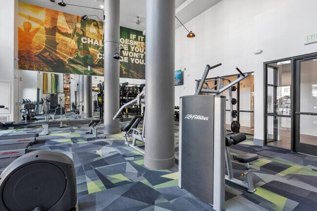 Building Photo - 711 W Broadway Rd