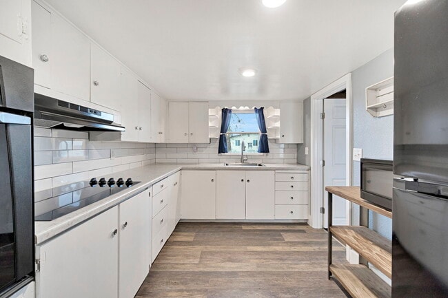 Building Photo - 480 N Rio Vista Ave