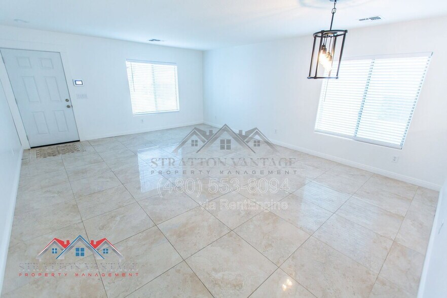 Building Photo - 110 Cholla St