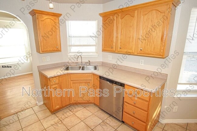 Building Photo - 13740 Paseo Alegre Ave