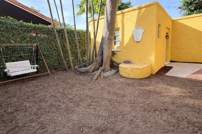 Building Photo - 1306 Madrid St