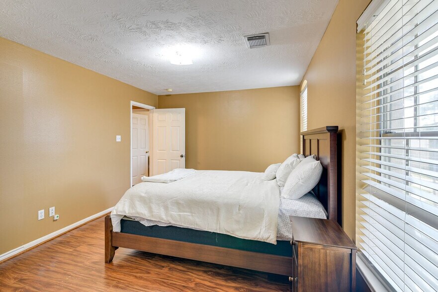 Building Photo - 16523 Terrace Hollow Ln
