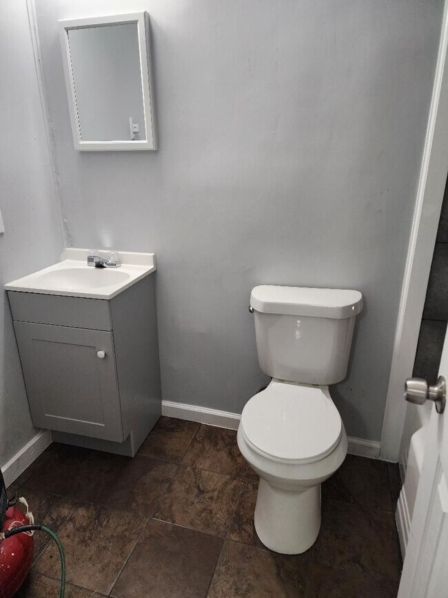 Building Photo - First month rent Free! All utilities paid!