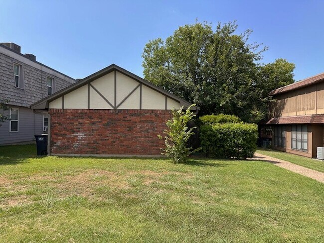 Primary Photo - 4905 El Campo Ave