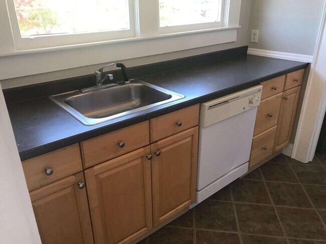 Building Photo - 1706 McLendon Ave NE