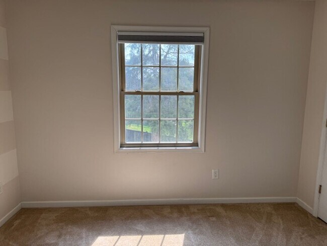 Building Photo - Single Family Home