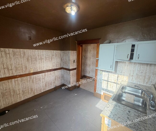 Building Photo - FOR SALE - 3 bedrooms • 1 bathroom