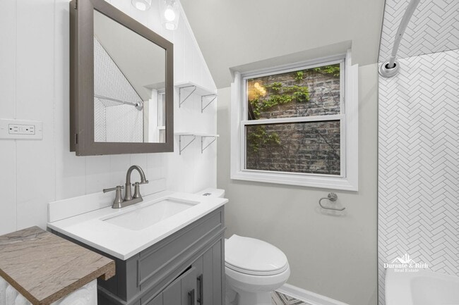 Building Photo - Modern Updated Victorian Duplex 3-Plus Bed...