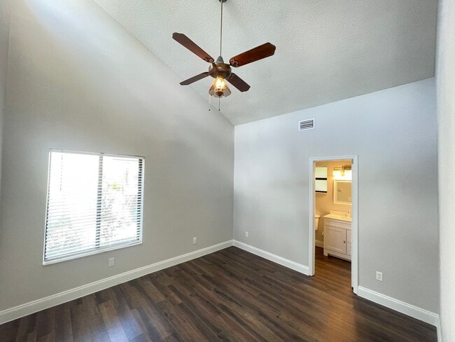 Building Photo - 7800 Fernbrook Way