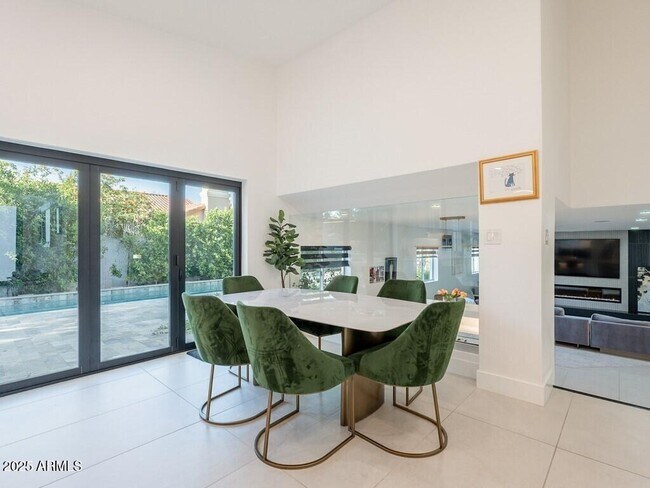 Building Photo - 4748 E Redfield Rd