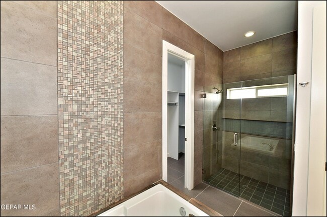 Building Photo - 5973 Cartagena Cir