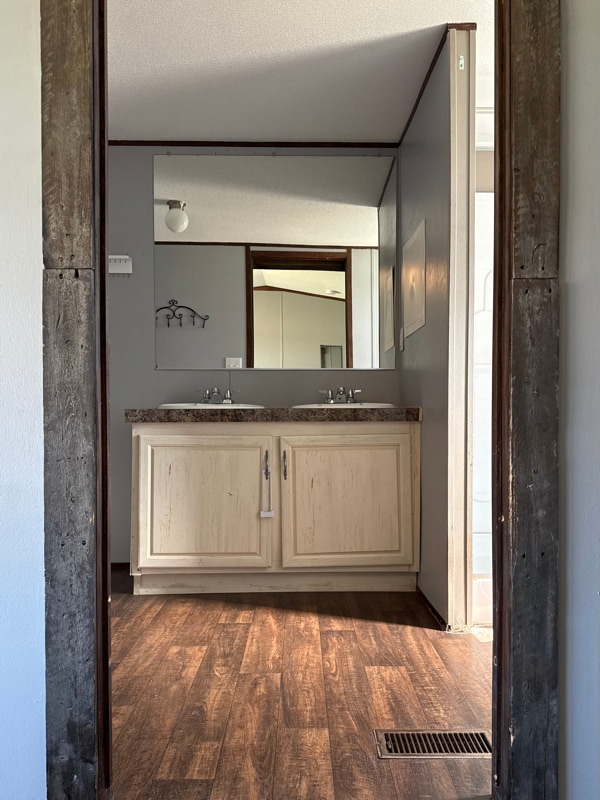 Building Photo - 202 Evelyn Ave