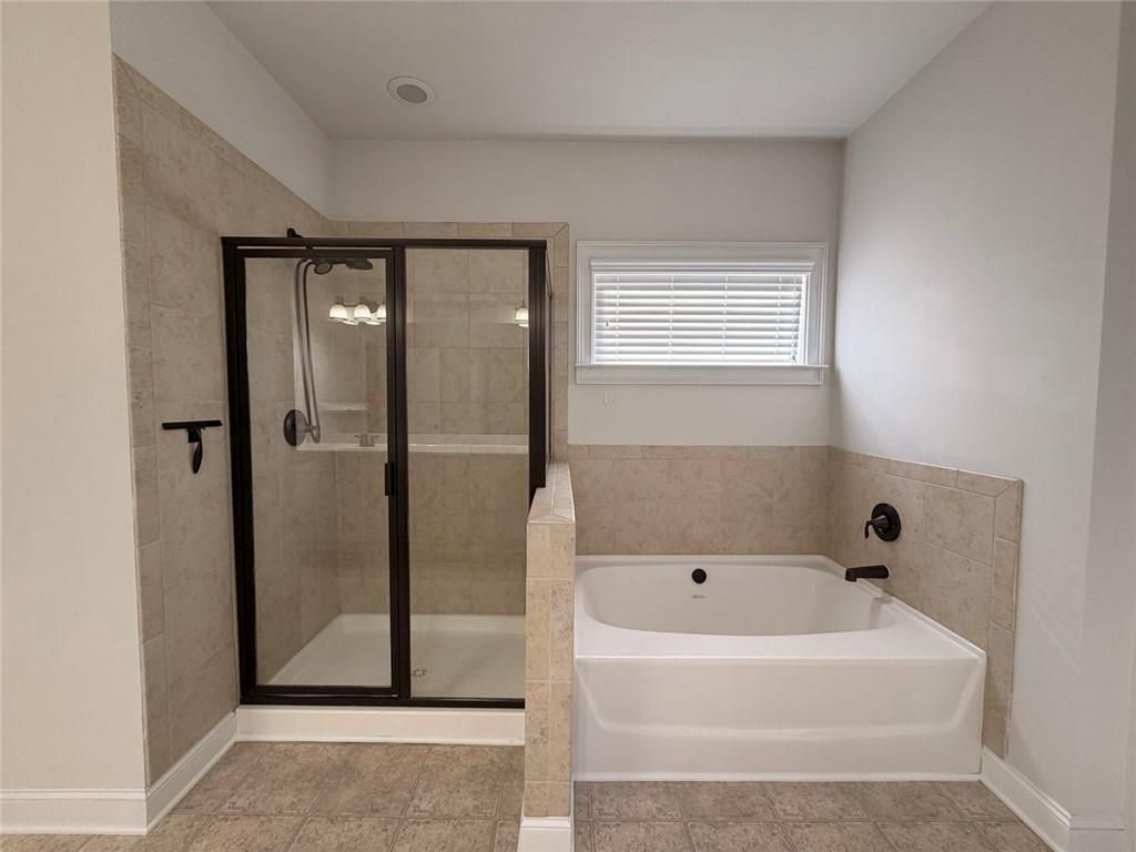 Building Photo - 235 Broadmoor Dr