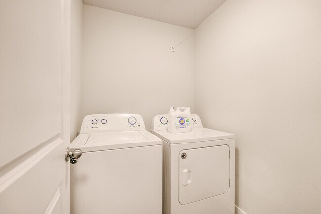 Building Photo - 3213 Grand Blvd