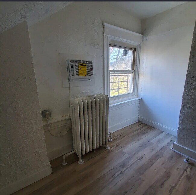 Building Photo - 3442 Larona Ave