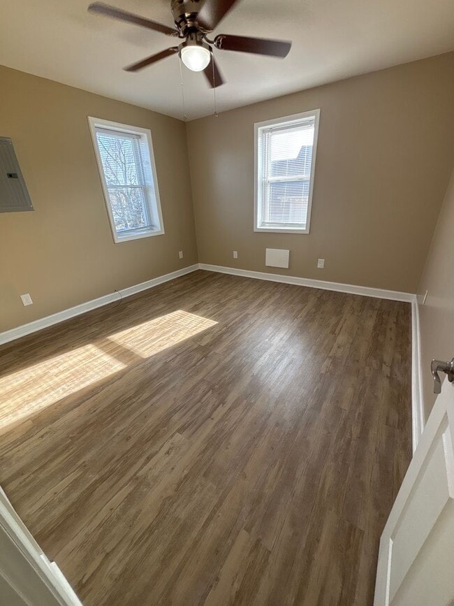 Building Photo - 2 Bedroom in Lancaster! February Free!!