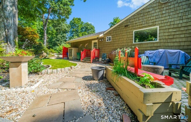 Building Photo - 92 Kenmore Rd