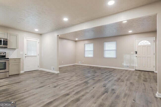 Building Photo - 8030 Kendrick Rd