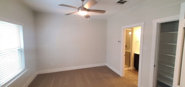 Building Photo - Energy Efficient Urban Townhome w/ Open Floorplan, Gourmet Kitchen, Rooftop Patio, & Exall Park N...