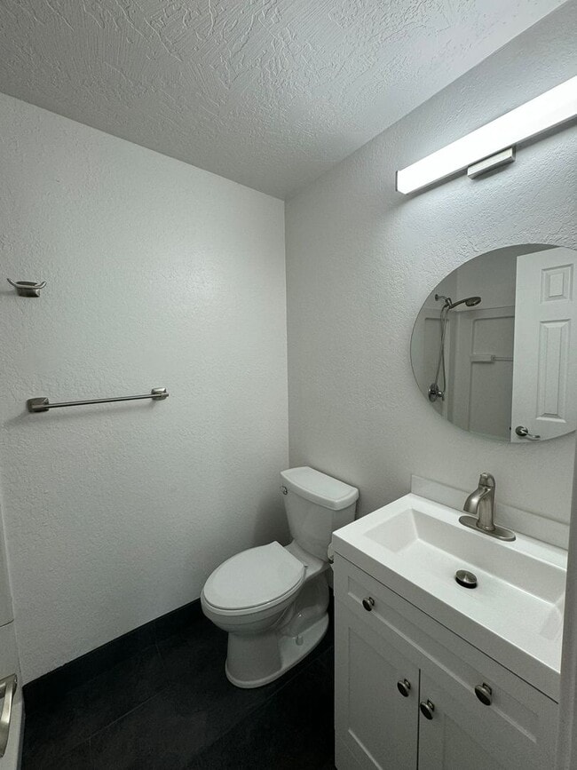 Building Photo - Fully Remodeled 2 bed/1 bath home in Cottage Grove