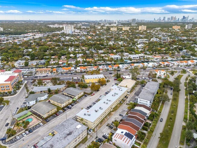 Building Photo - 11960 NE 19th Dr