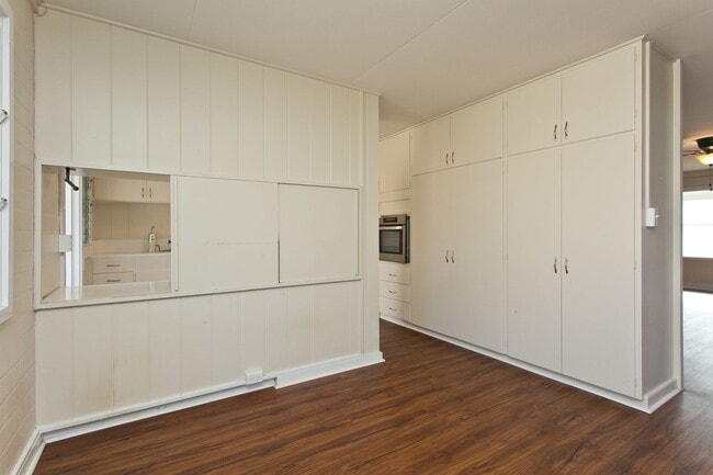 Building Photo - 4 BD 2 BA w/ Large Driveway & Yard