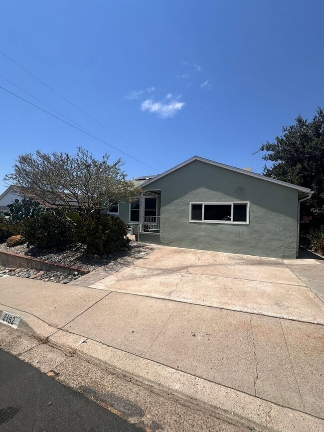 Building Photo - 2152 Rexford Dr
