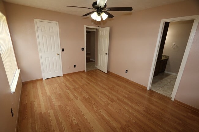 Building Photo - 20514 Red Sun Dr