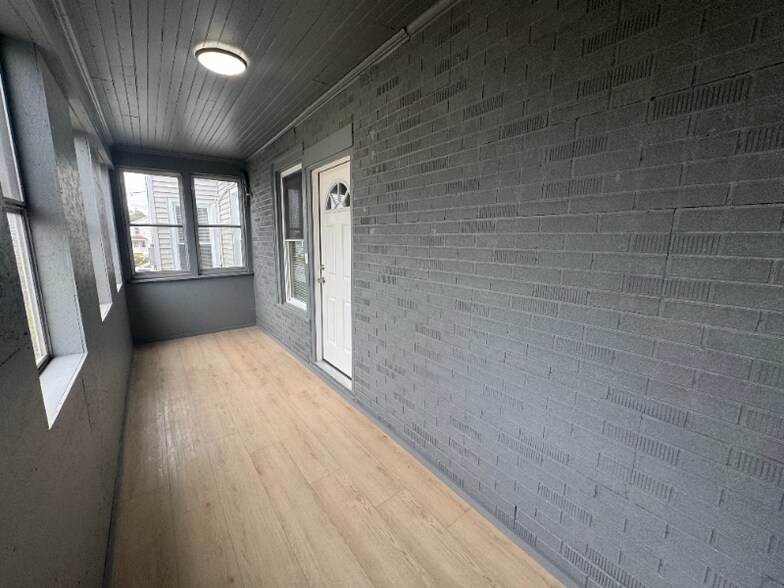 Building Photo - 577 6th Ave