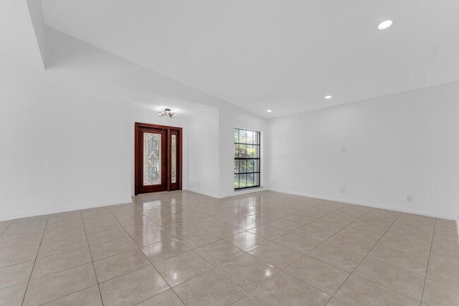 Building Photo - 10084 Camelback Ln