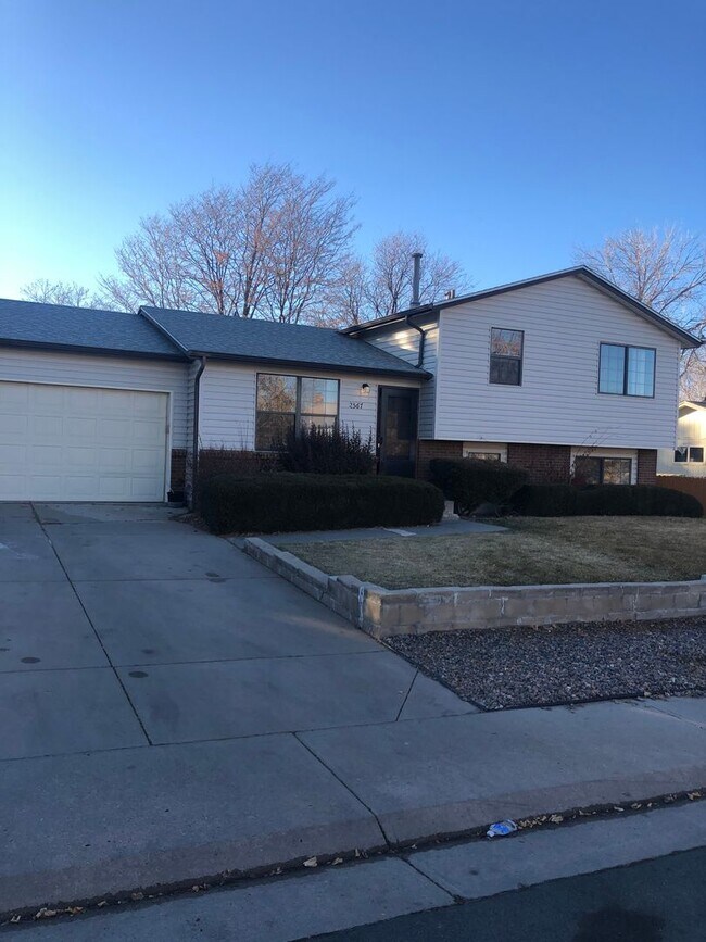 Building Photo - Available Now-4BR/2BA SINGLE FAMILY HOME