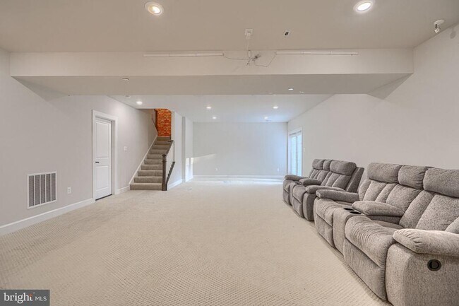 Building Photo - 7142 Starmount Ct