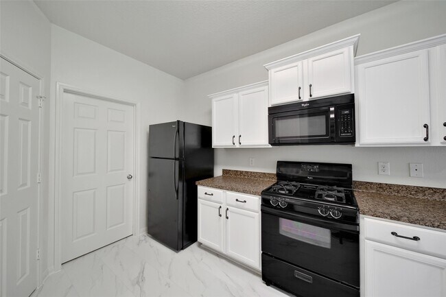 Building Photo - 305 Crooked Pine Court