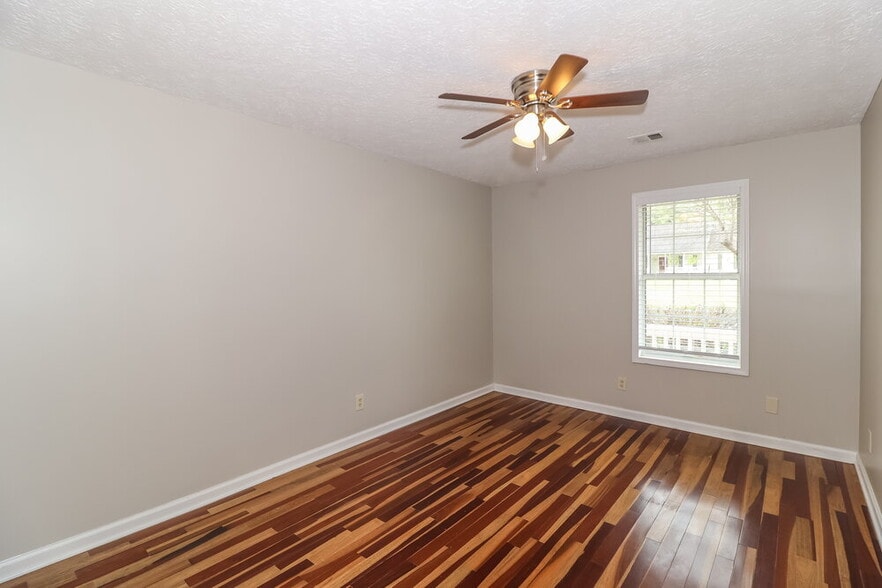 Building Photo - 5009 River Rock Way