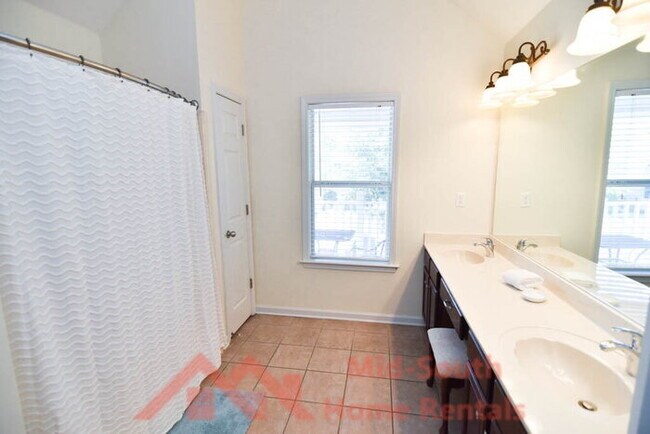 Building Photo - 1342 Harbor Park Dr